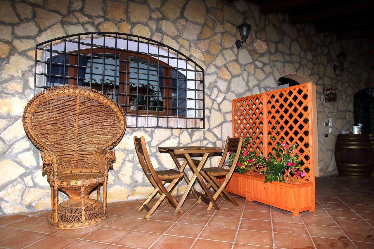 Casale Farnesiana B&B Тарквиния Экстерьер фото